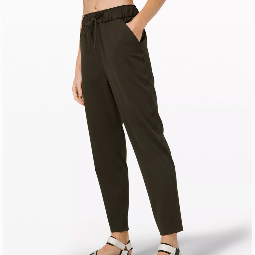 Lululemon On the fly pants never worn